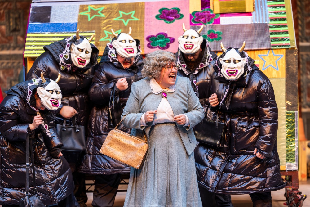 Review: “A Festive Cauldron of Fun”: Simon Armitage’s adaptation of ‘Hansel and Gretel’ Wows at Shakespeare’s Globe – until 5 January